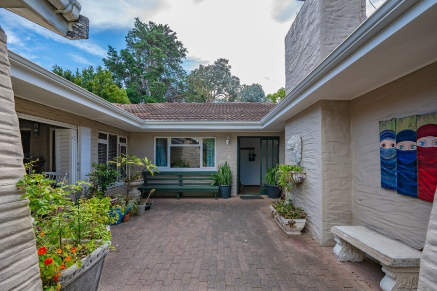 6 Bedroom Property for Sale in Golden Acre Western Cape